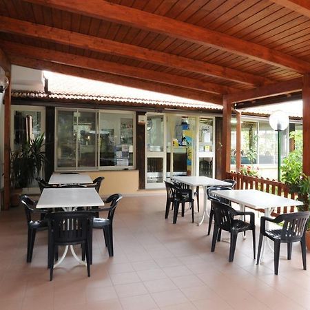 Hotel Incontro Пешичи Екстериор снимка