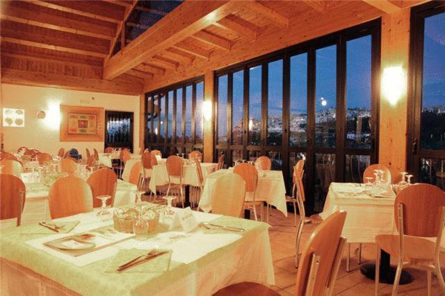 Hotel Incontro Пешичи Екстериор снимка