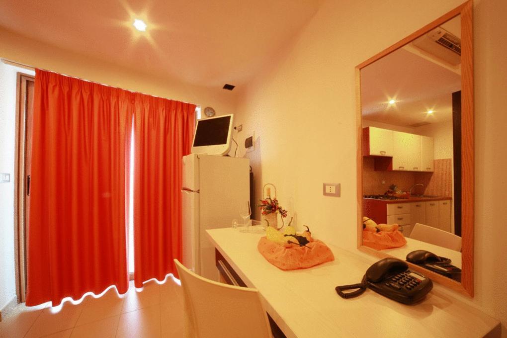 Hotel Incontro Пешичи Екстериор снимка