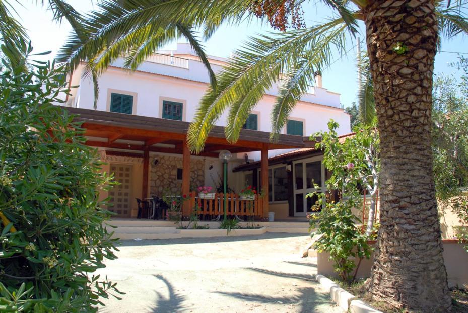 Hotel Incontro Пешичи Екстериор снимка