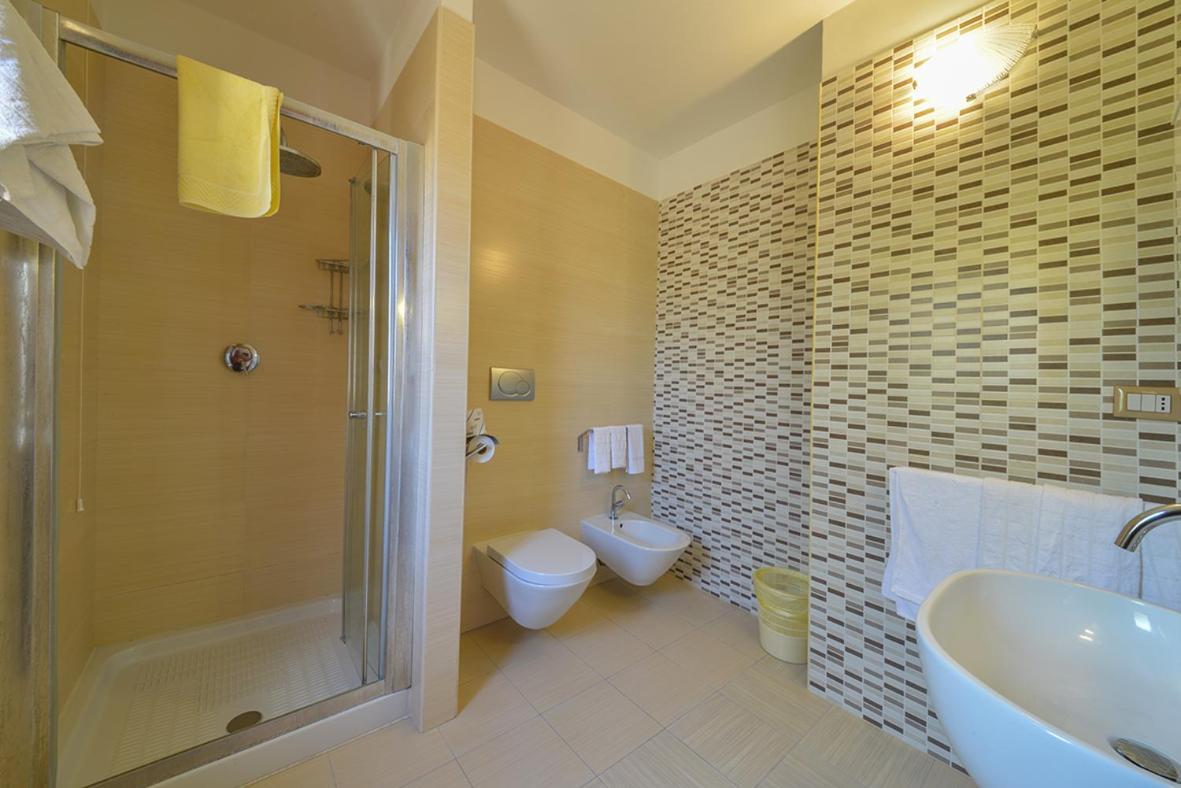 Hotel Incontro Пешичи Екстериор снимка
